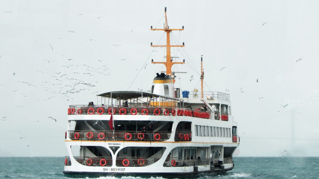 public-bosphorus-cruise-ferry-istanbul