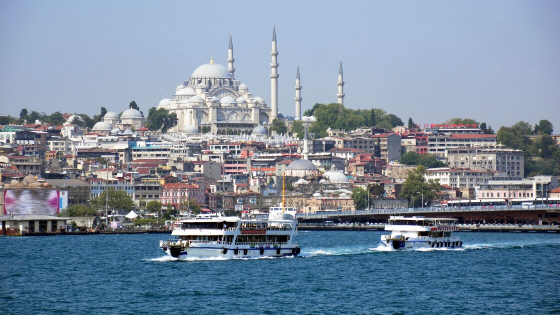 Short and long Bosphorus cruise routes along the European and Asian shores
